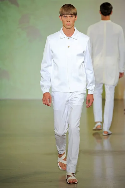 Look 19